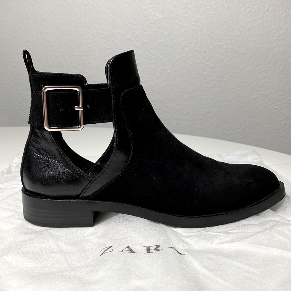 Zara Trafaluc Suede Chelsea ankle boots with cutout. Black color. Size 6